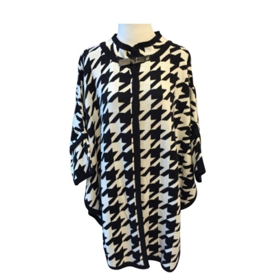 Handberg poncho (Off White) Handberg poncho (Off White)
