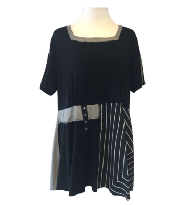 Sort T-shirt m. mange detaljer - Handberg Sort T-shirt m. mange detaljer - Handberg