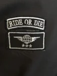 Badge på højre bryst